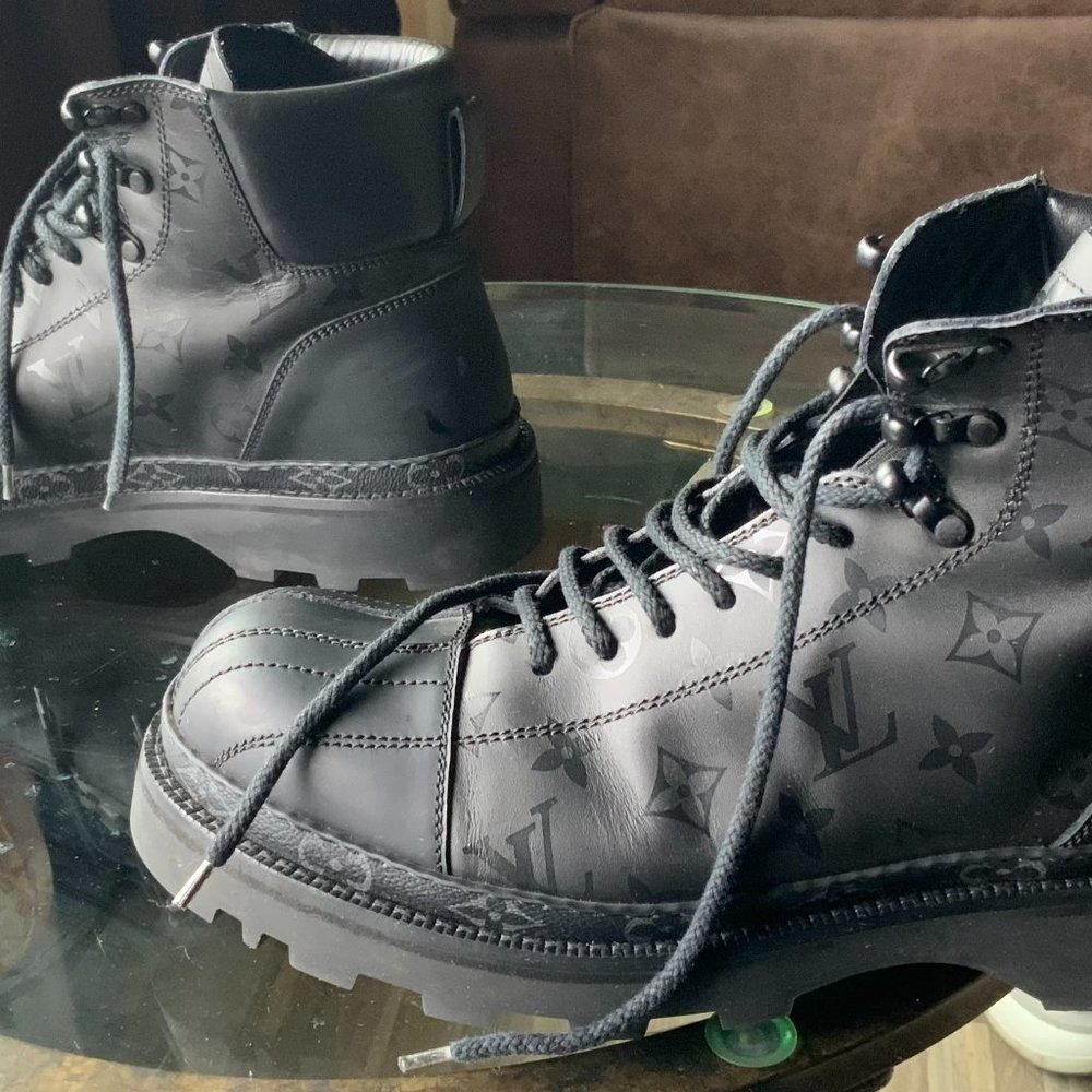 Louis Vuitton LV Ranger Ankle Boot Black size 9 UK